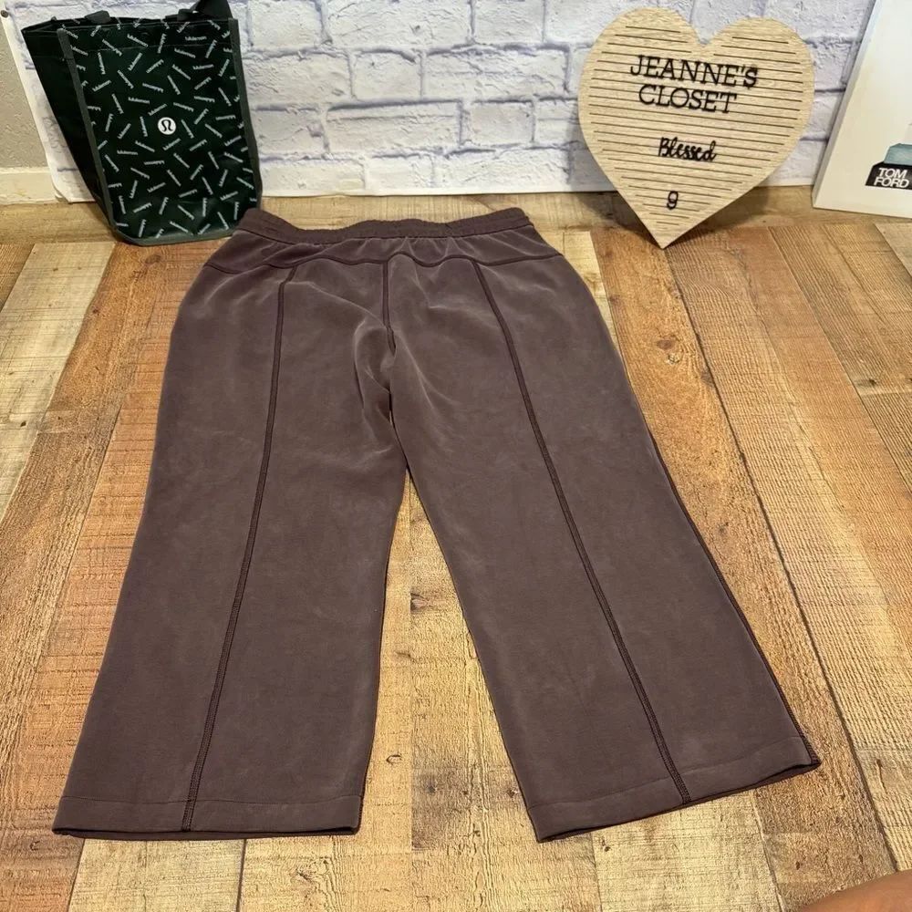 Lululemon Softstreme High-Rise Straight-Leg Cropped Pant
Espresso size 12